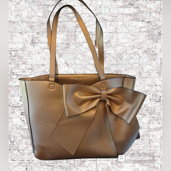 Karl Lagerfeld Handbags - KARL LAGERFELD LARGE GOLD BOW METALLIC TOTE BAG. NWOT
